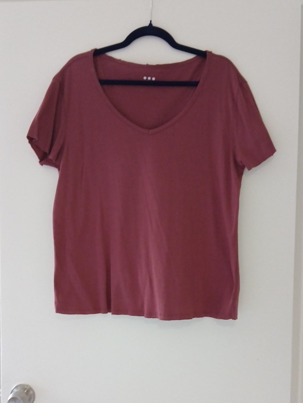 Three Dots  V-Neck Short Sleeve Top in Dusty Rose Nwot